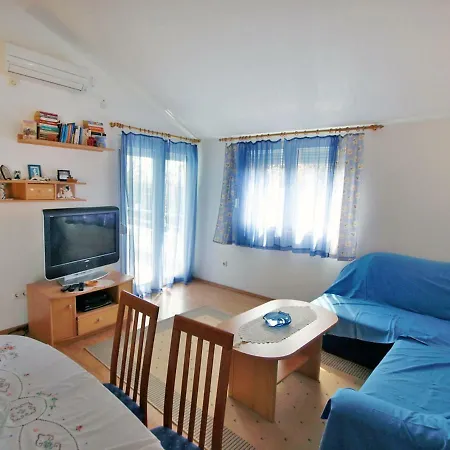 Apartment Sandra-2 * Petrcane